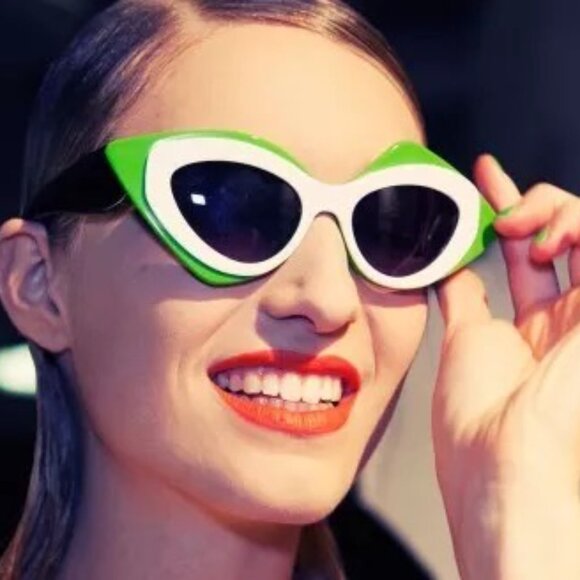 LINDA FARROW PRABAL GURUNG Cat Eye Pop Art White Green Geometric PG17 Sunglasses - Picture 11 of 12